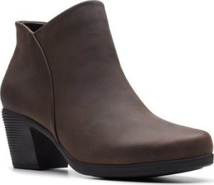 Clarks Kotníkové kozačky UN Lindel Zip Hnědá